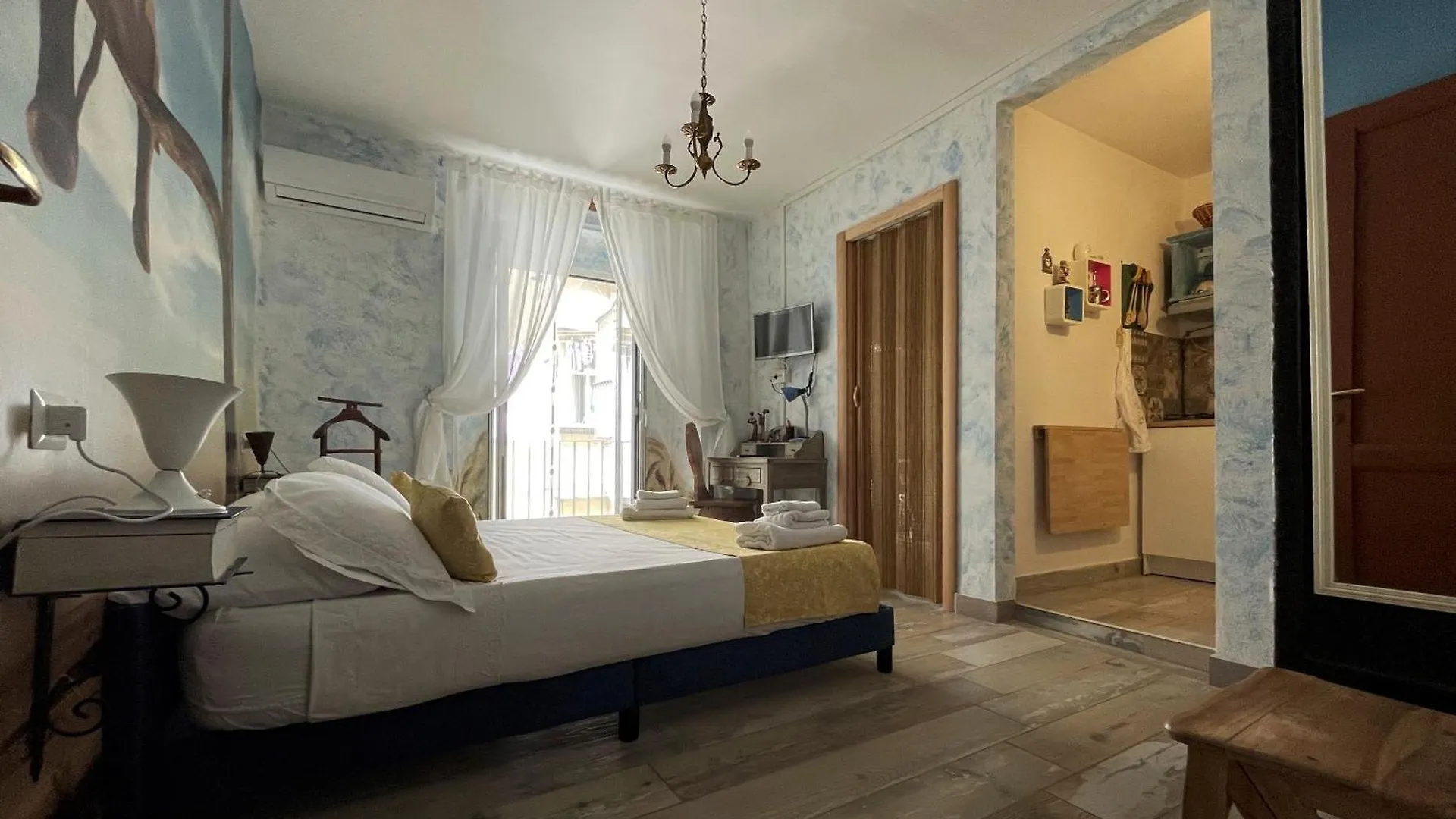 Famme Sta Cuiete 2 Hotel Naples 0*,  Italy